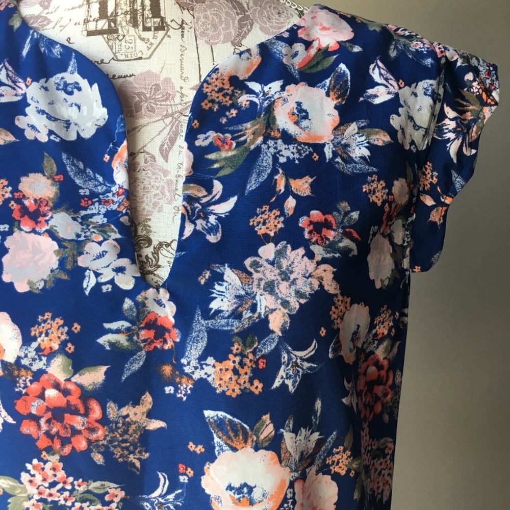 Stitch Fix- Dawney Scallop Trim Floral Blouse